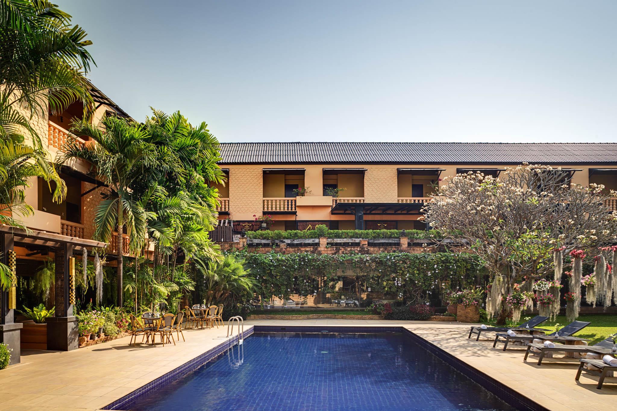 Holiday Garden Hotel & Resort | Swimming pool in the garden resort